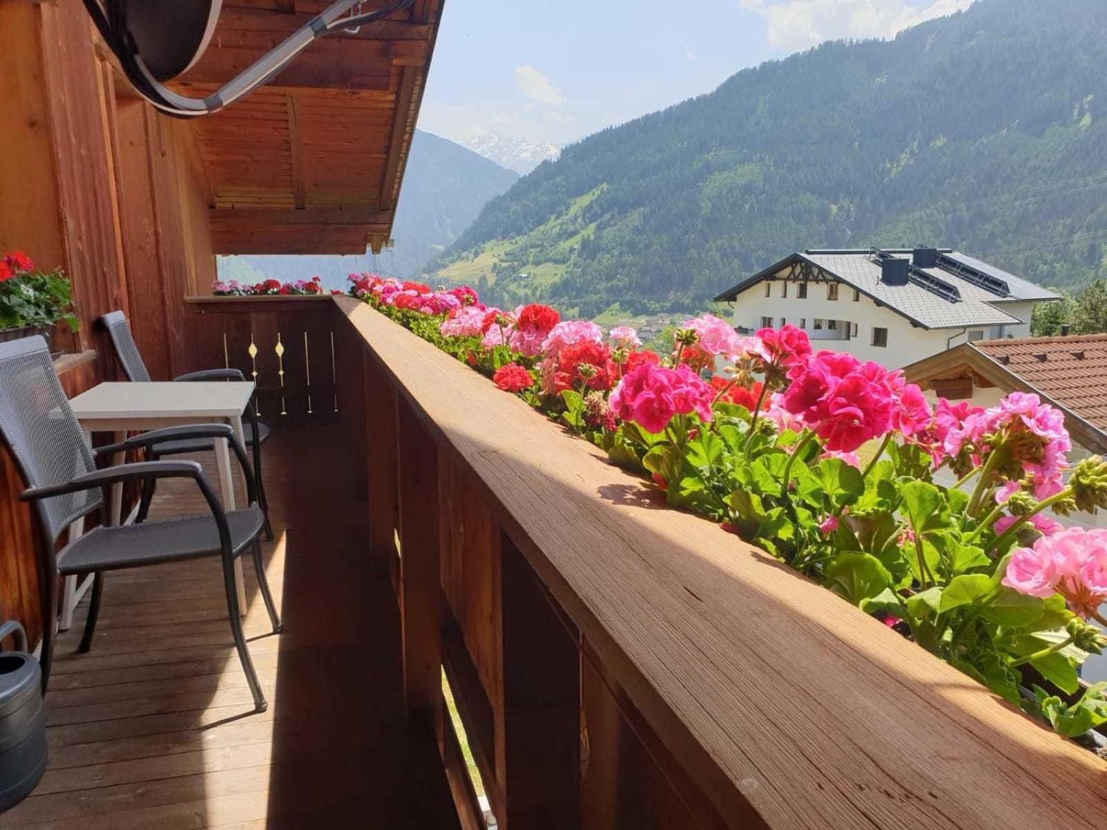 Haus Anna Ein Haus Mit Herz Fliess Ruang foto