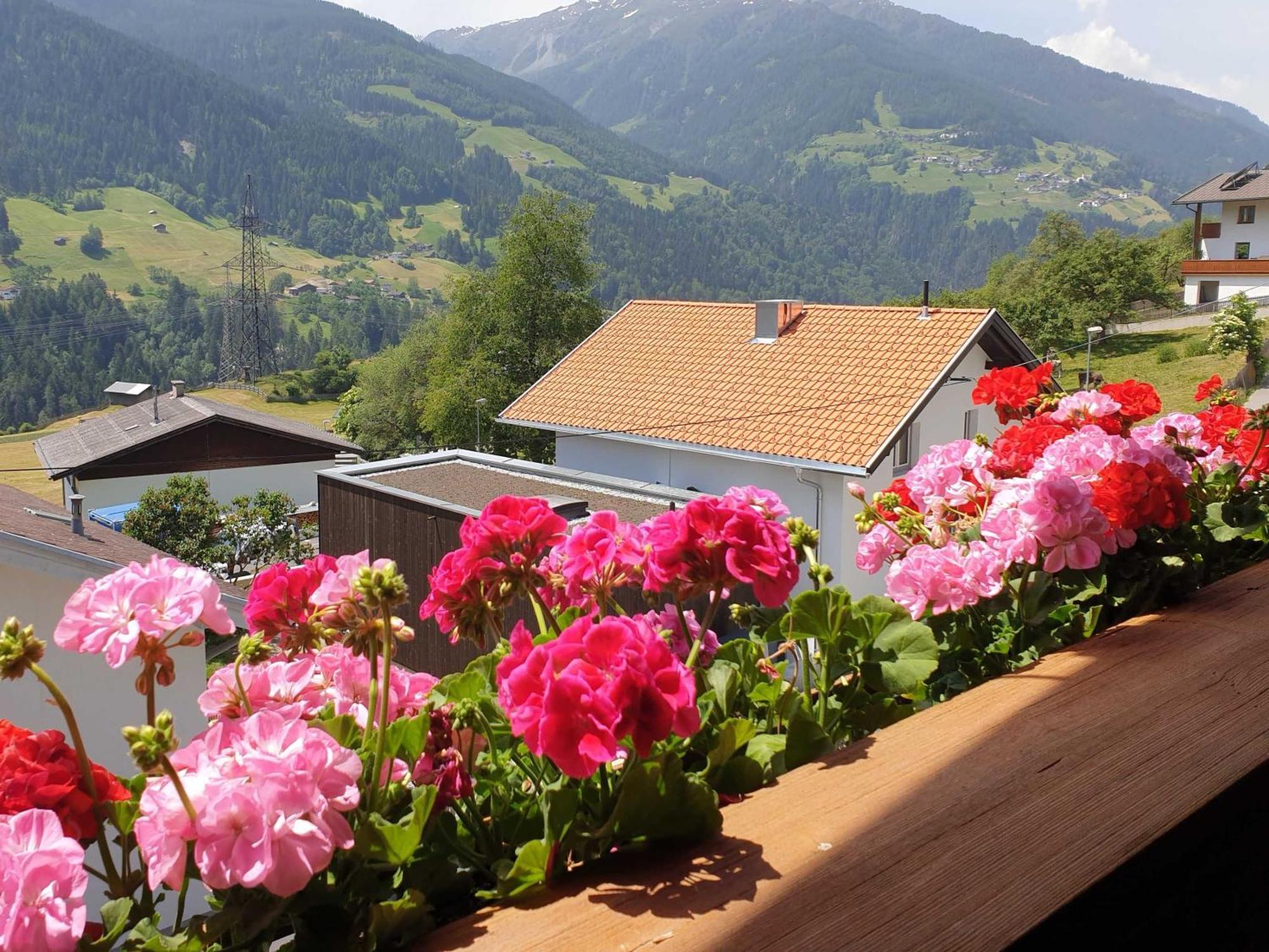 Haus Anna Ein Haus Mit Herz Fliess Ruang foto