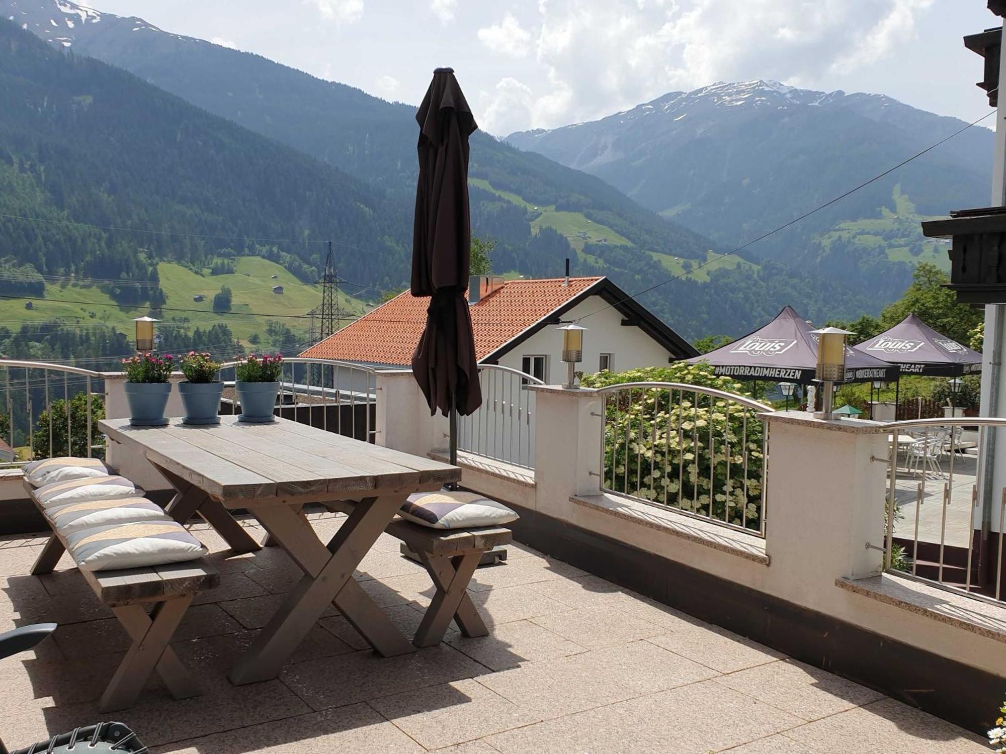 Haus Anna Ein Haus Mit Herz Fliess Ruang foto